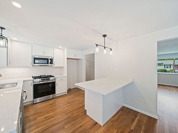 5th image of 36 Vine St