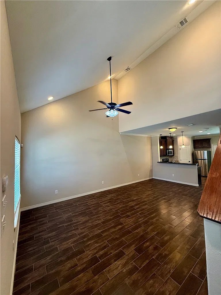 402 Nimitz St — Photo 3