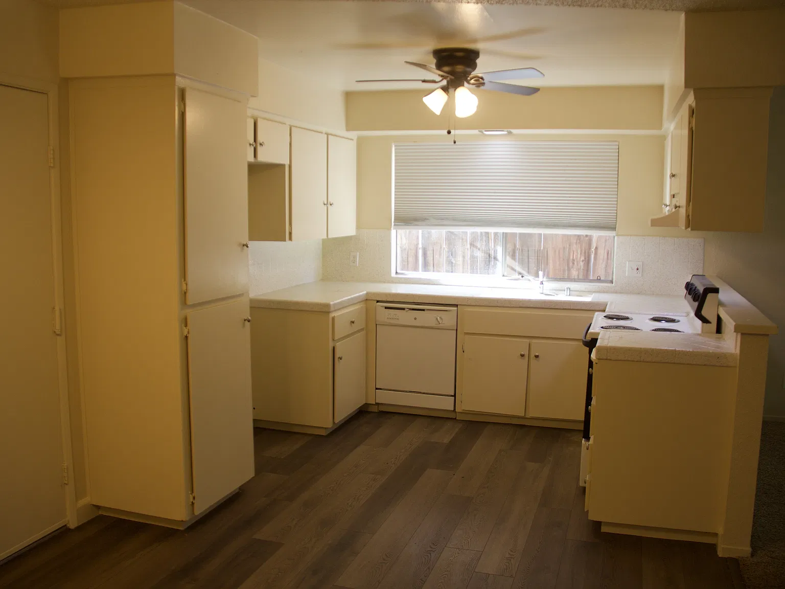 3 bed, 1248 sqft, $2,300 — Photo 4