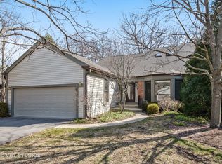 31 Warrington Dr, Lake Bluff, IL