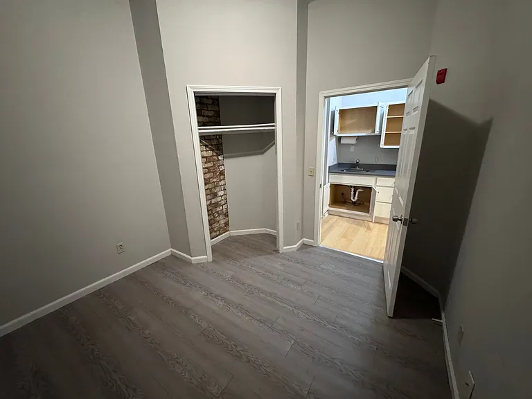 1718-34 E Lafayette Pl — Photo 14
