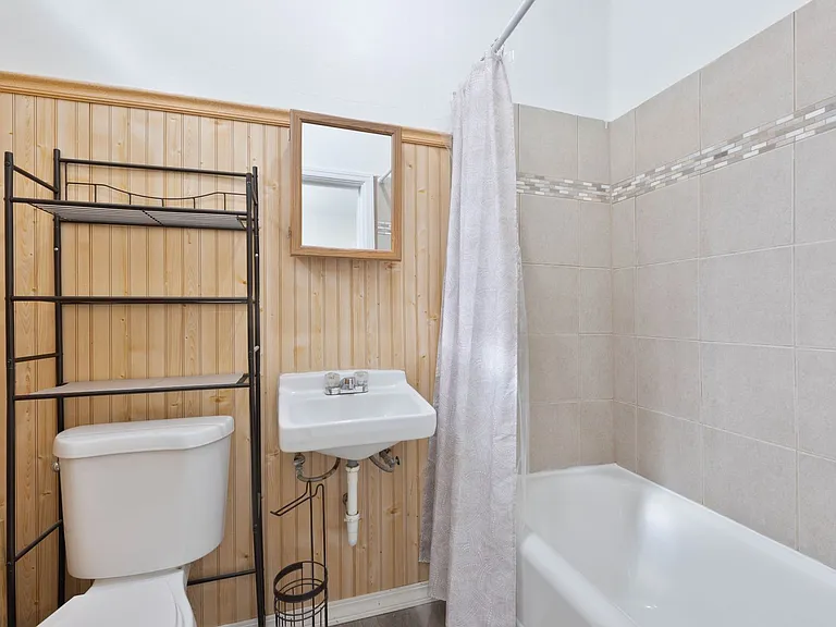 D218AB — Photo 17