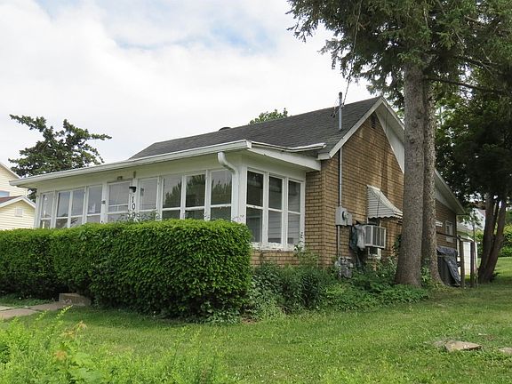 3rd image of 109 E Maple St