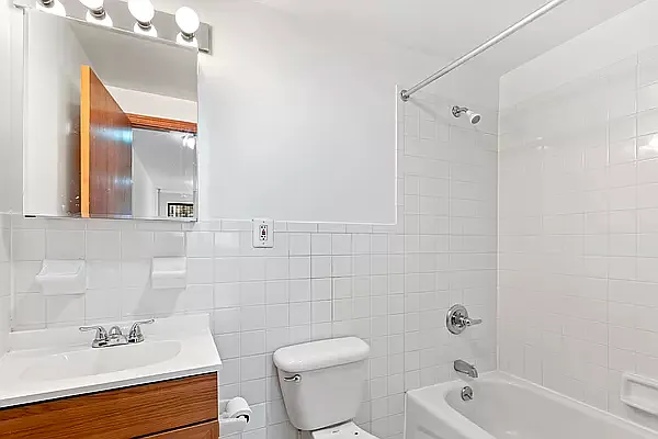 Rented by The Agency | media 9