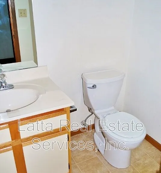 2115 Highridge Dr #C — Photo 11
