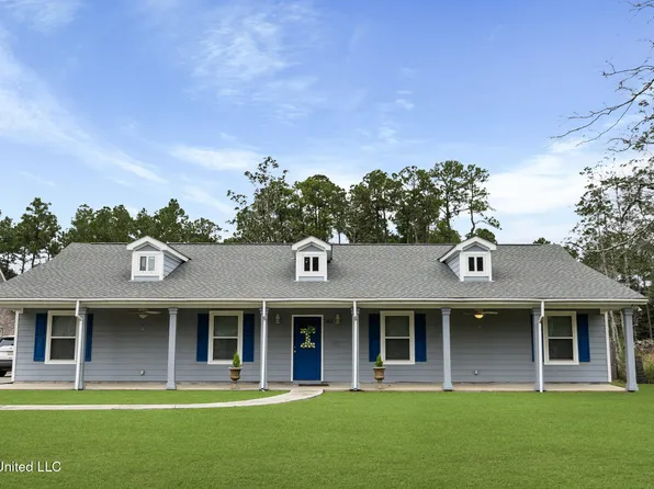 1413 Lark Dr, Gautier, MS 39553