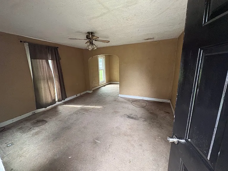 221 E Cherry St — Photo 9