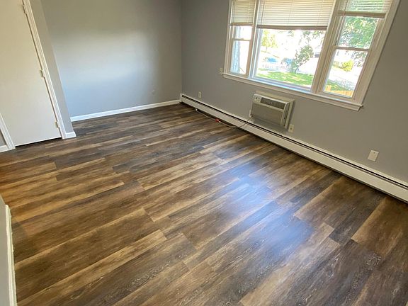 3rd image of 11 Allen Ave APT 11