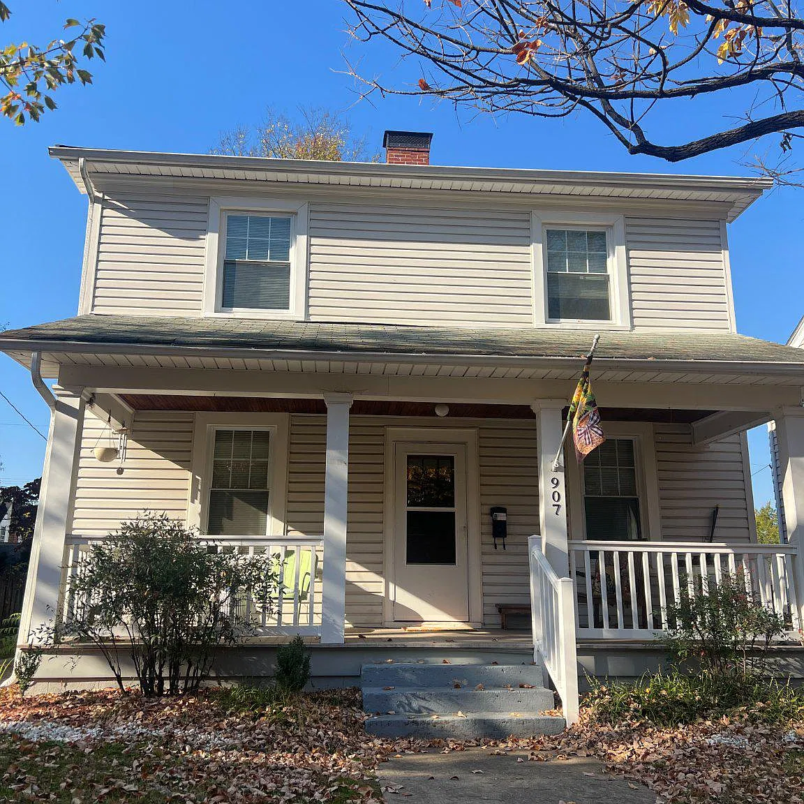 3 bed, 1.0 bath, 1242 sqft, $2,100 — Photo 1