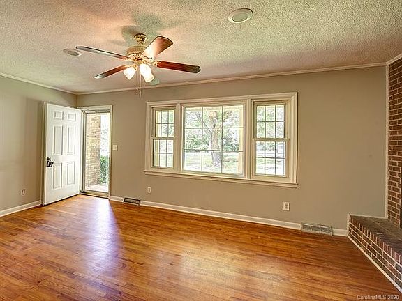 3rd image of 858 Hilldale Dr