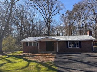 9 E Magnolia Dr, Newnan, GA 30263