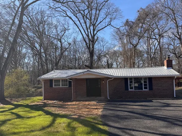 9 E Magnolia Dr, Newnan, GA 30263