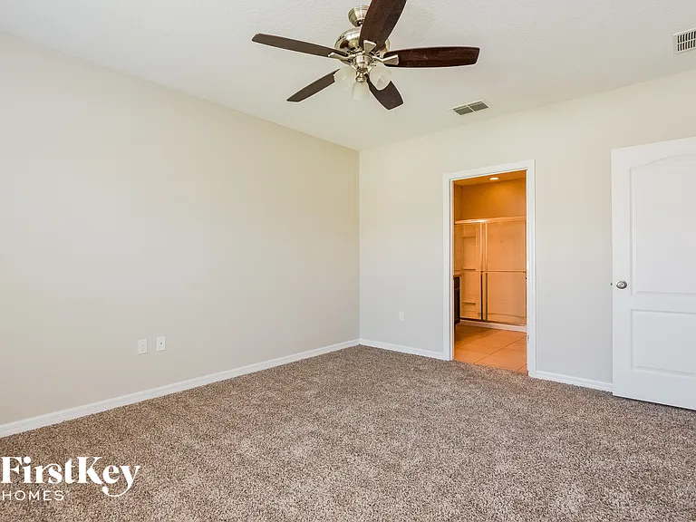 915 Freedom Blvd — Photo 7