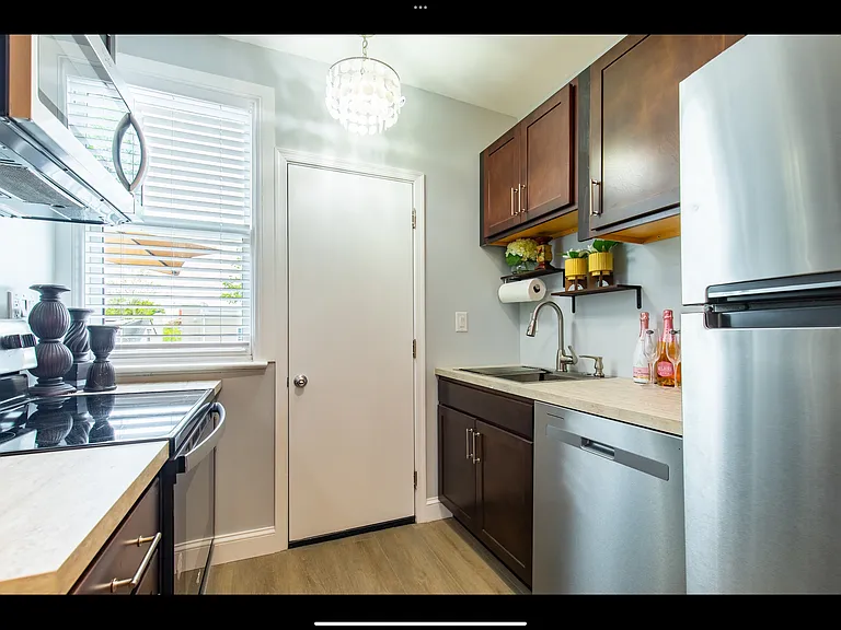 512 Mellon St SE #101 — Photo 7