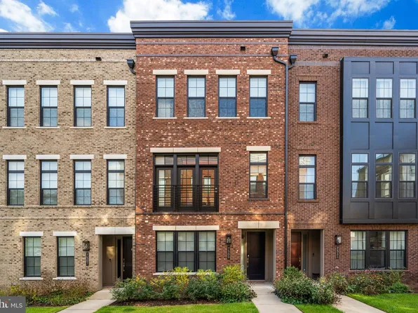 7509 Sawyer Farm Way Unit 2002, McLean, VA 22102