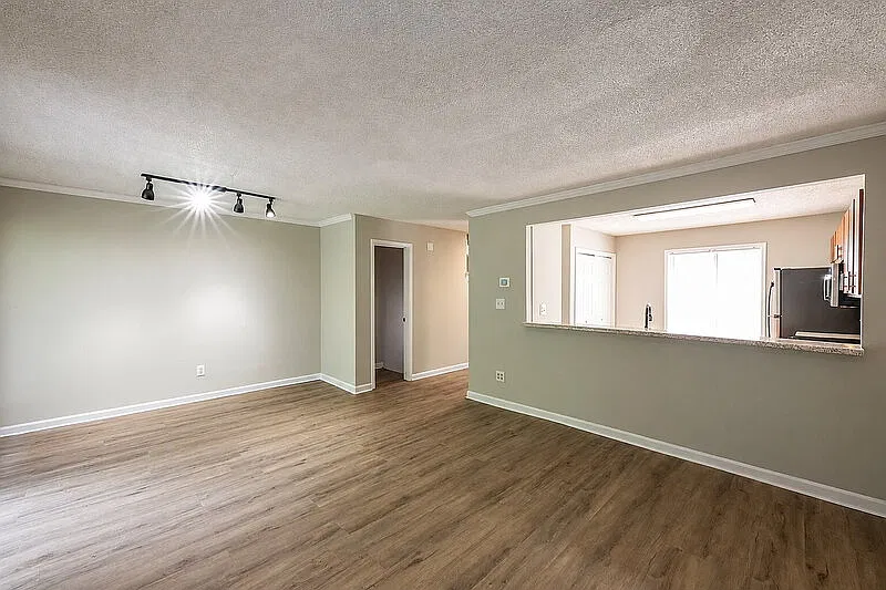 3 bed, 3.5 bath, 1128 sqft, $1,850 — Photo 3
