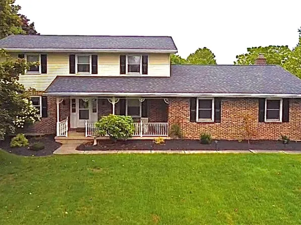634 Gladys Dr, Nazareth, PA 18064