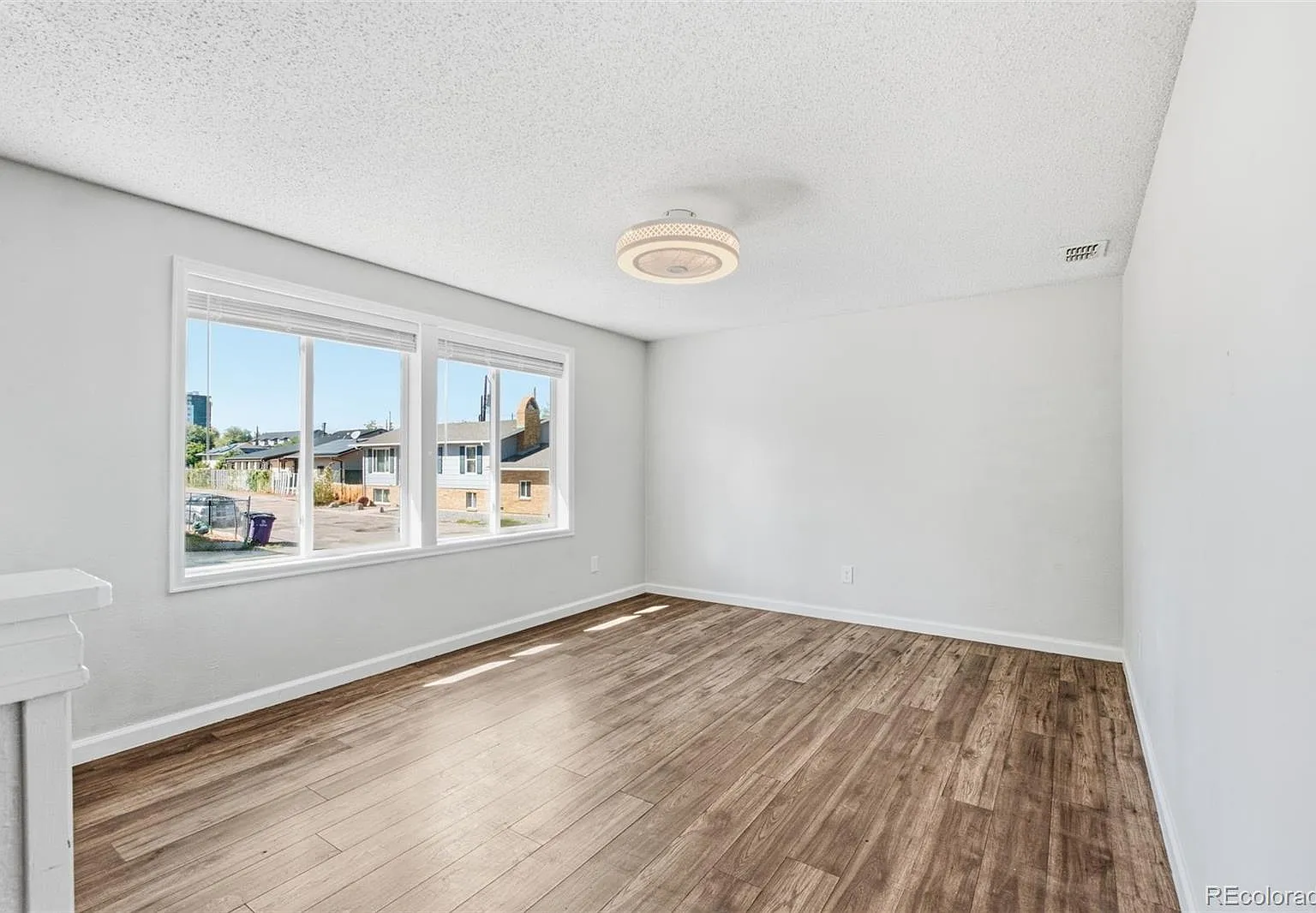 3 bed, 2.0 bath, 1752 sqft, $2,400 — Photo 3