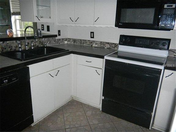 5th image of 2215 Fox Chase Blvd