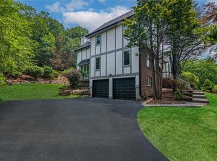 35 Algonquin Dr, Stony Pt, NY