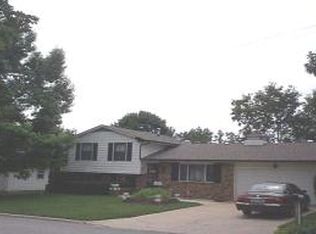 30 E Rosehill St, Marshall, MO 65340