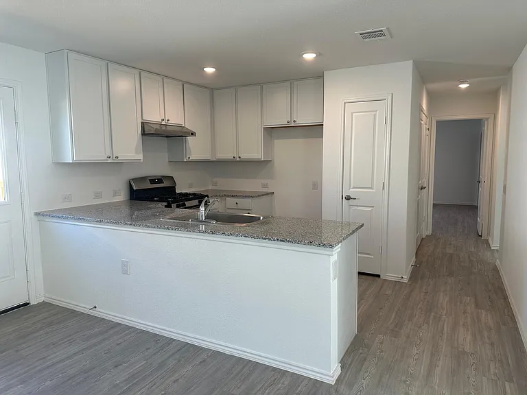 9422 Somerset Rd — Photo 2