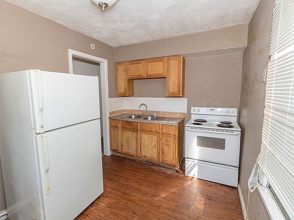 5th image of 760 S Edison Ave