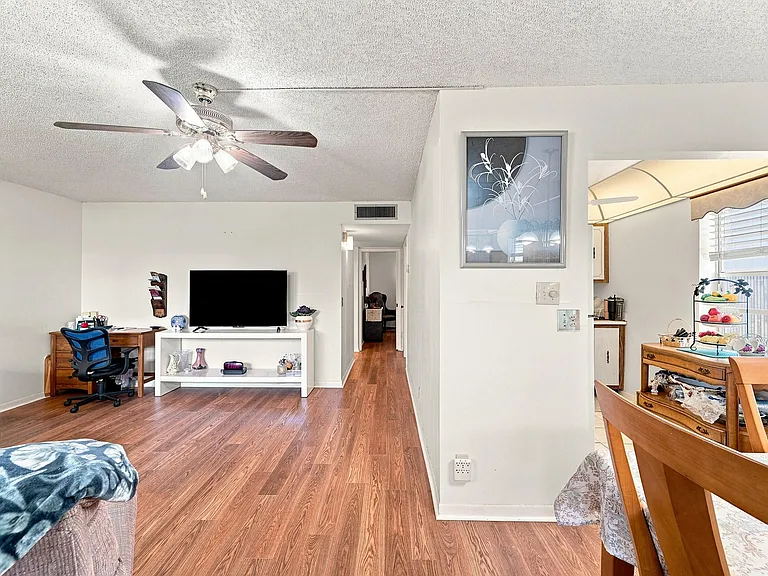 246 Normandy Ln #F — Photo 5