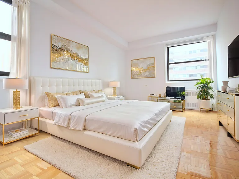 401 2nd Ave #8B — Photo 3