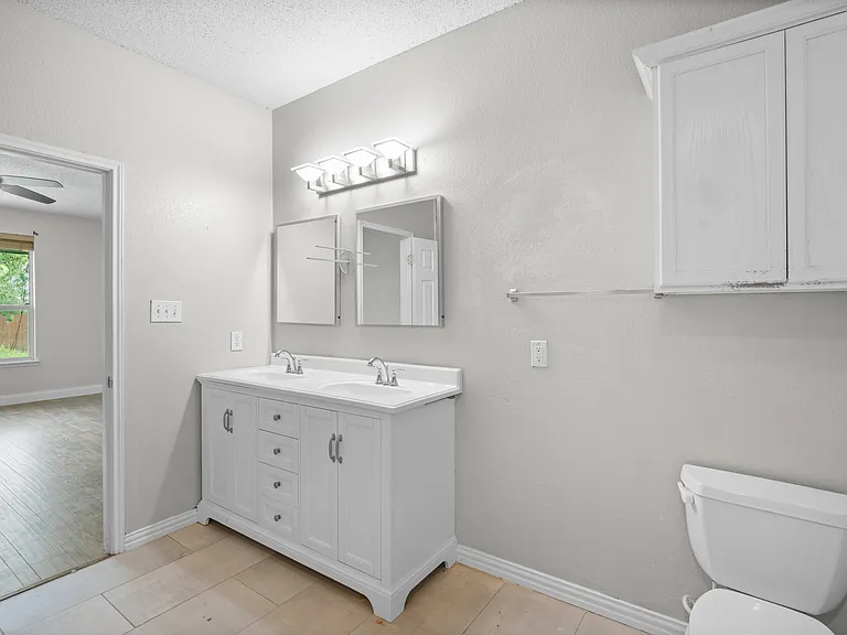 2318 Hillgrove Ct — Photo 20