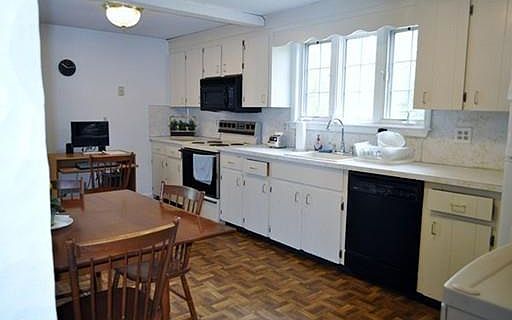 3rd image of 959 Mayflower St