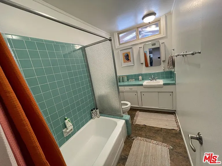 448 W 10th St — Photo 12