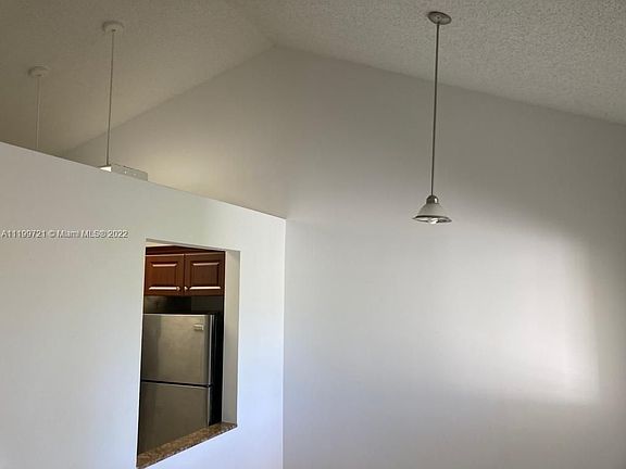4th image of 16304 Glenmoor Dr #0