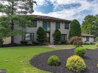 1882 Autumn Leaf Ln, Huntingdon Valley, PA 19006