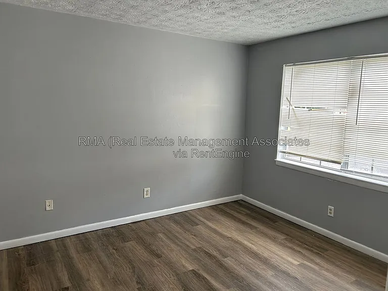 1110 W Poplar St #O3 — Photo 5