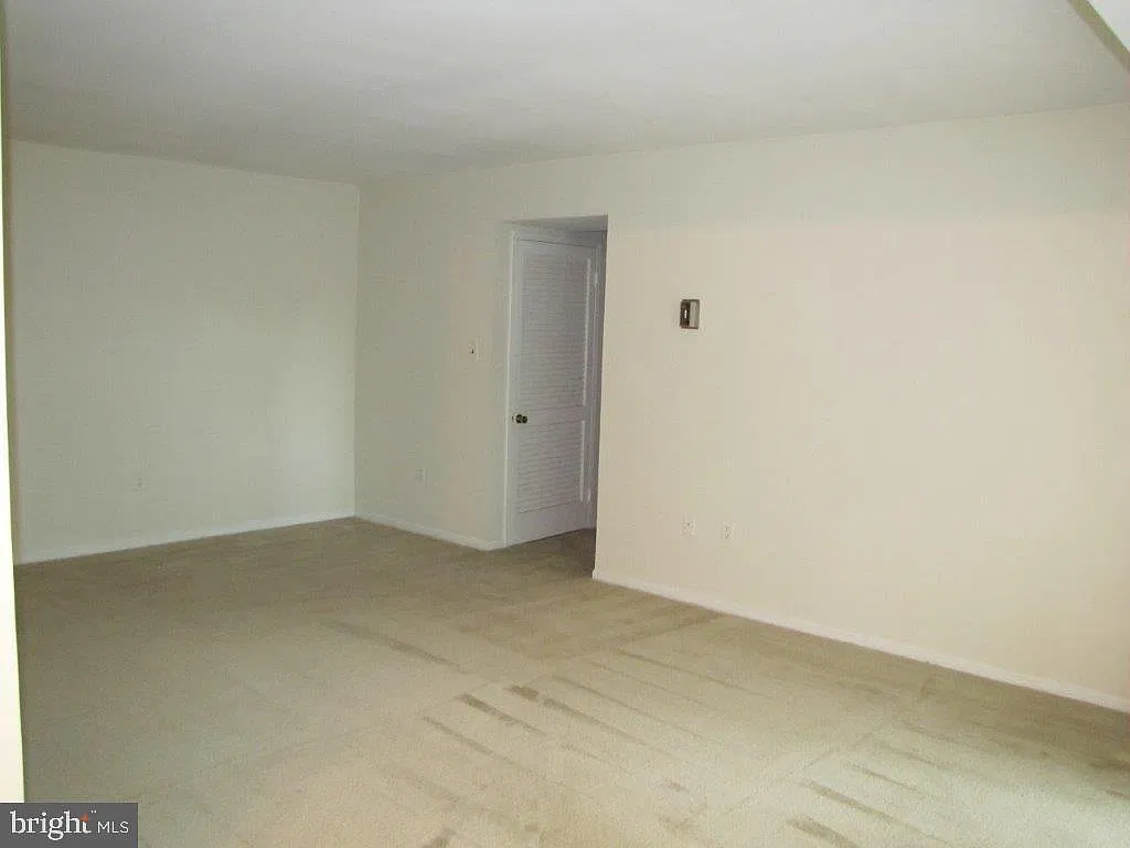 2 bed, 1.5 bath, 1081 sqft, $2,100 — Photo 4