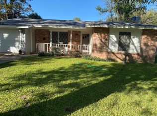 204 W Oppenheimer St, Uvalde, TX 78801