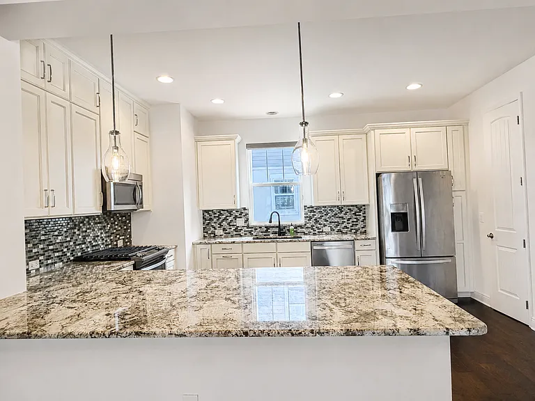 3229 W Horatio St — Photo 5