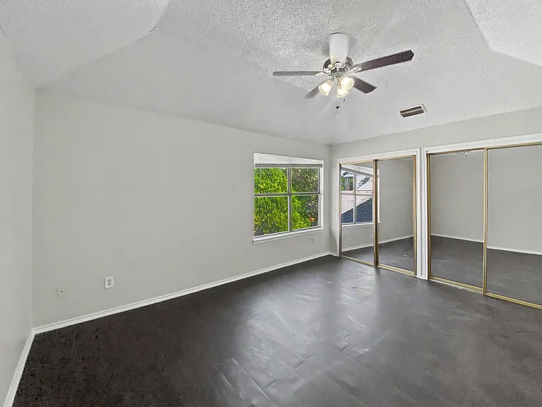 2202 Prairie Creek Trl — Photo 17