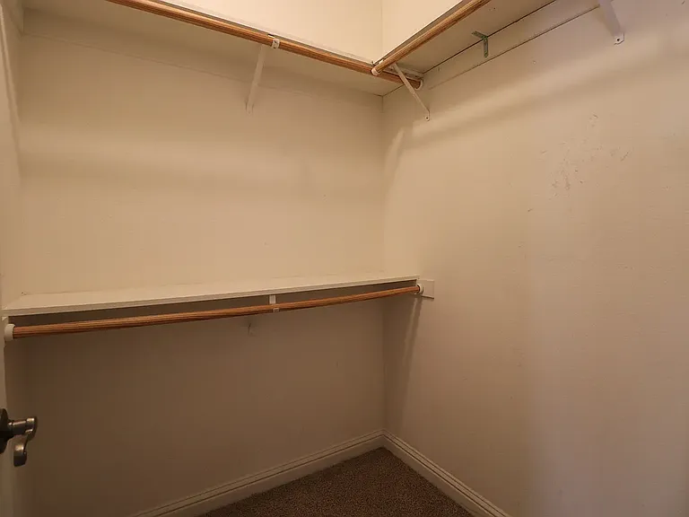 918 E Louisa Ter — Photo 12