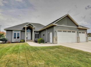 1213 33rd Ave SE, Minot, ND 58701