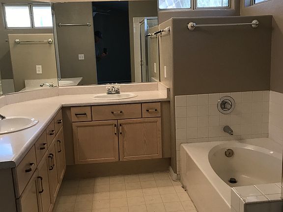 3rd image of 851 Cypress Pines Way