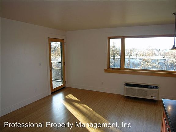 3rd image of 1010 W Pine St