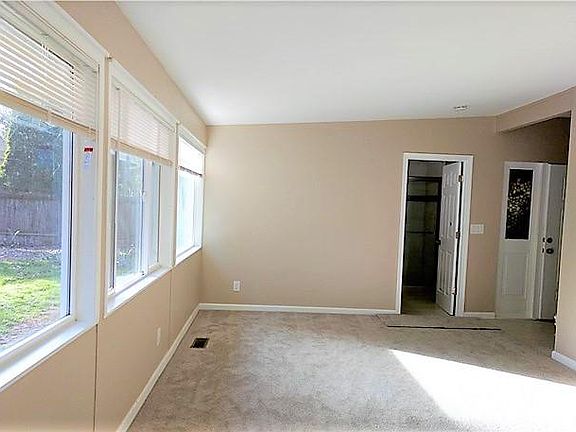 3rd image of 16225 NE 30th St