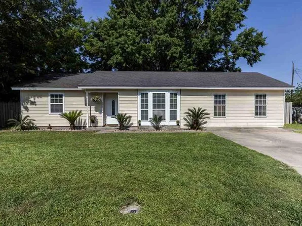970 Charleston Cir, Bridge City, TX 77611