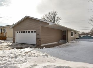 800 S 15th St, Marion, IA 52302