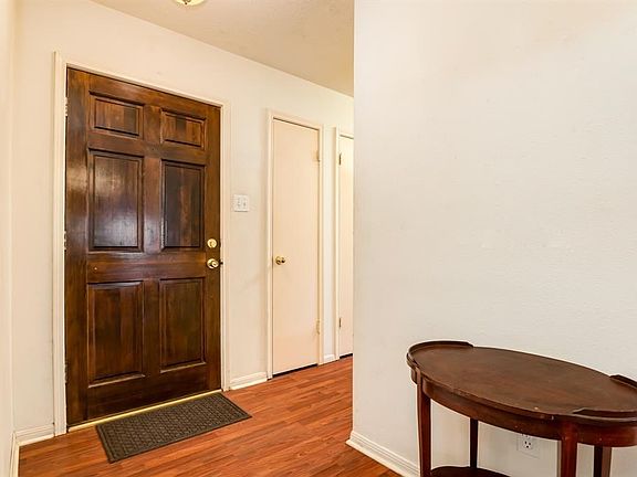 4th image of 3840 Westglen Dr
