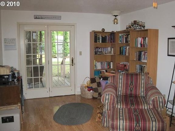 5th image of 740 SE 15th Ave