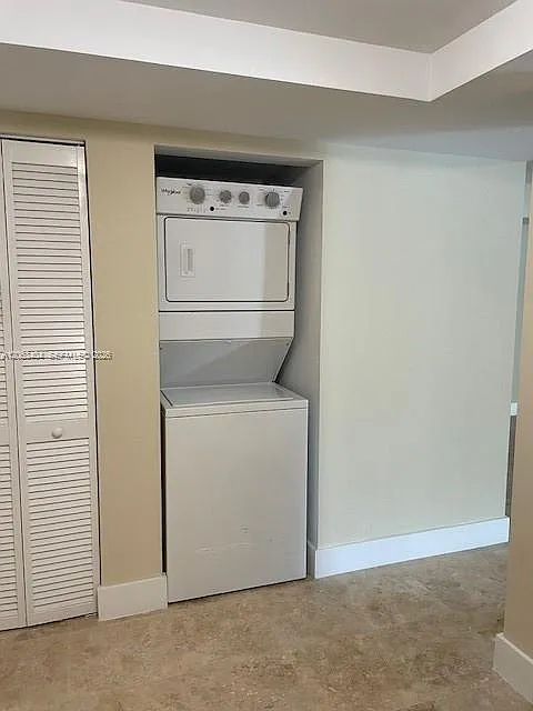 Kenland Walk Condo Iii — Photo 4
