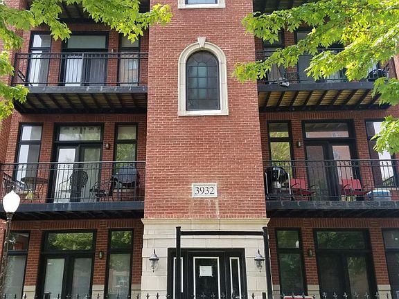 3rd image of 3932 S Lake Park Ave #1S